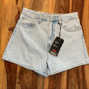 LEVI’S SIZE 30 HIGH LOOSE SHORTS